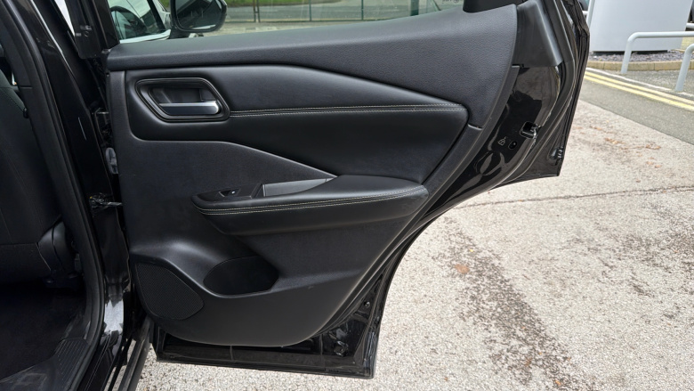 Nissan Qashqai 1.3 DiG-T MH 158 N-Connecta 5dr Xtronic Petrol Hatchback